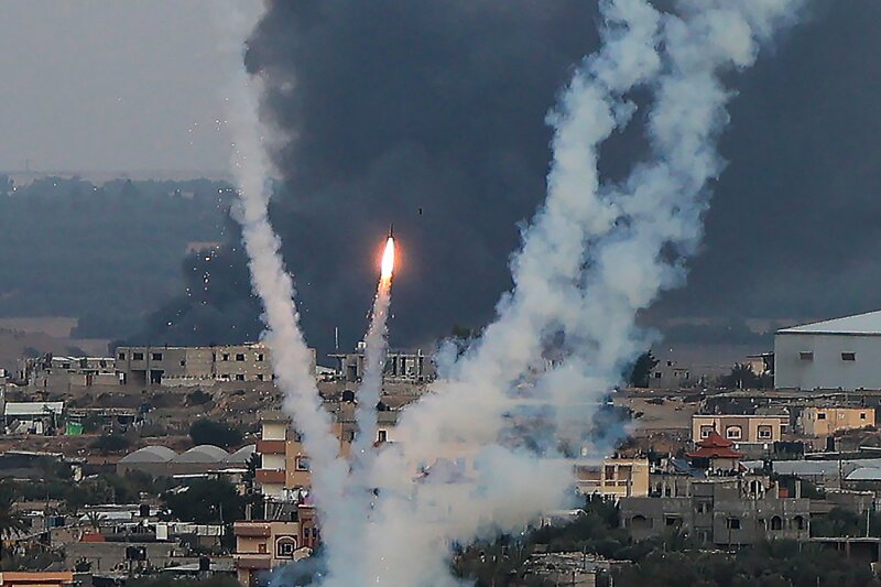 Hamas launches rocket 